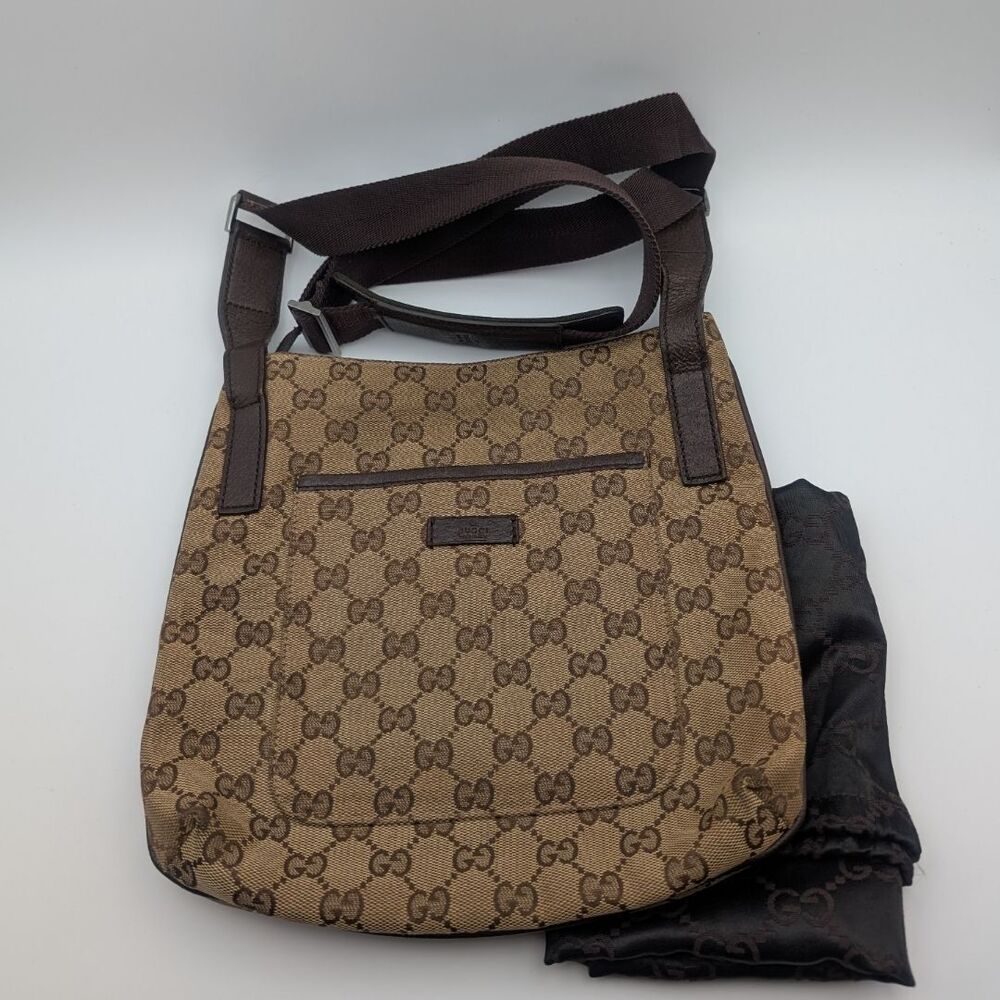 Gucci GG Canvas Shoulder Bag Sacoche Brown